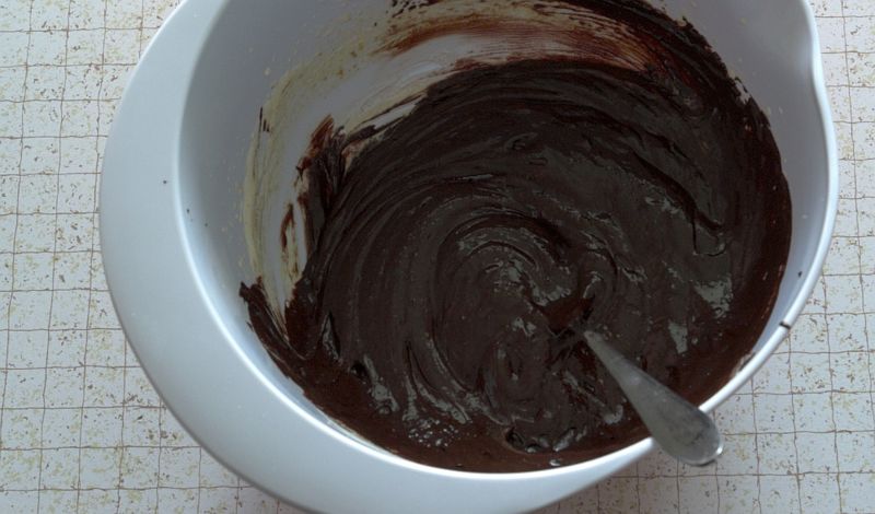 Datei:11 EigelbPlusSchoki.jpg